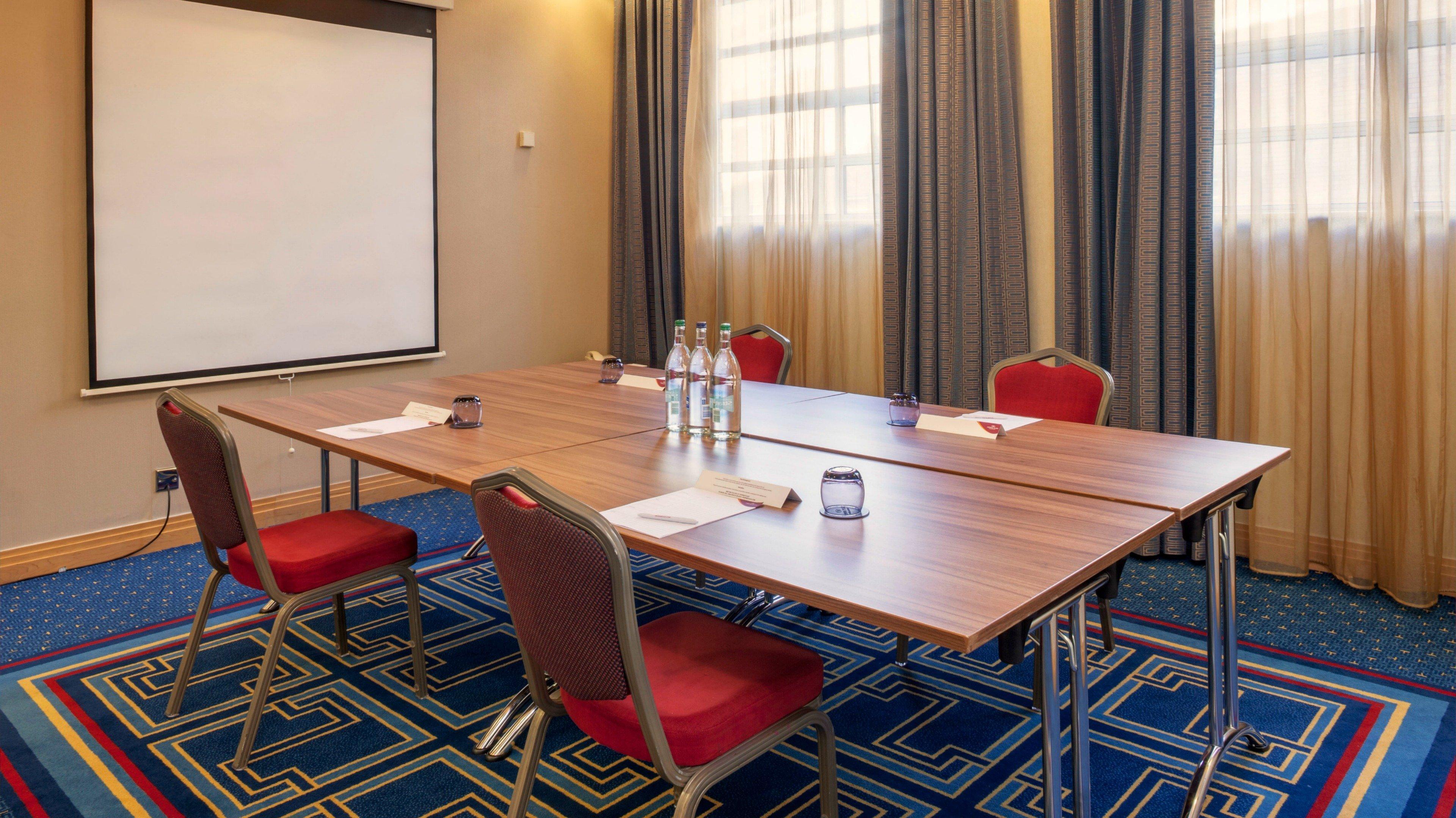 Crowne Plaza - John Lennon Airport By Ihg Hotel