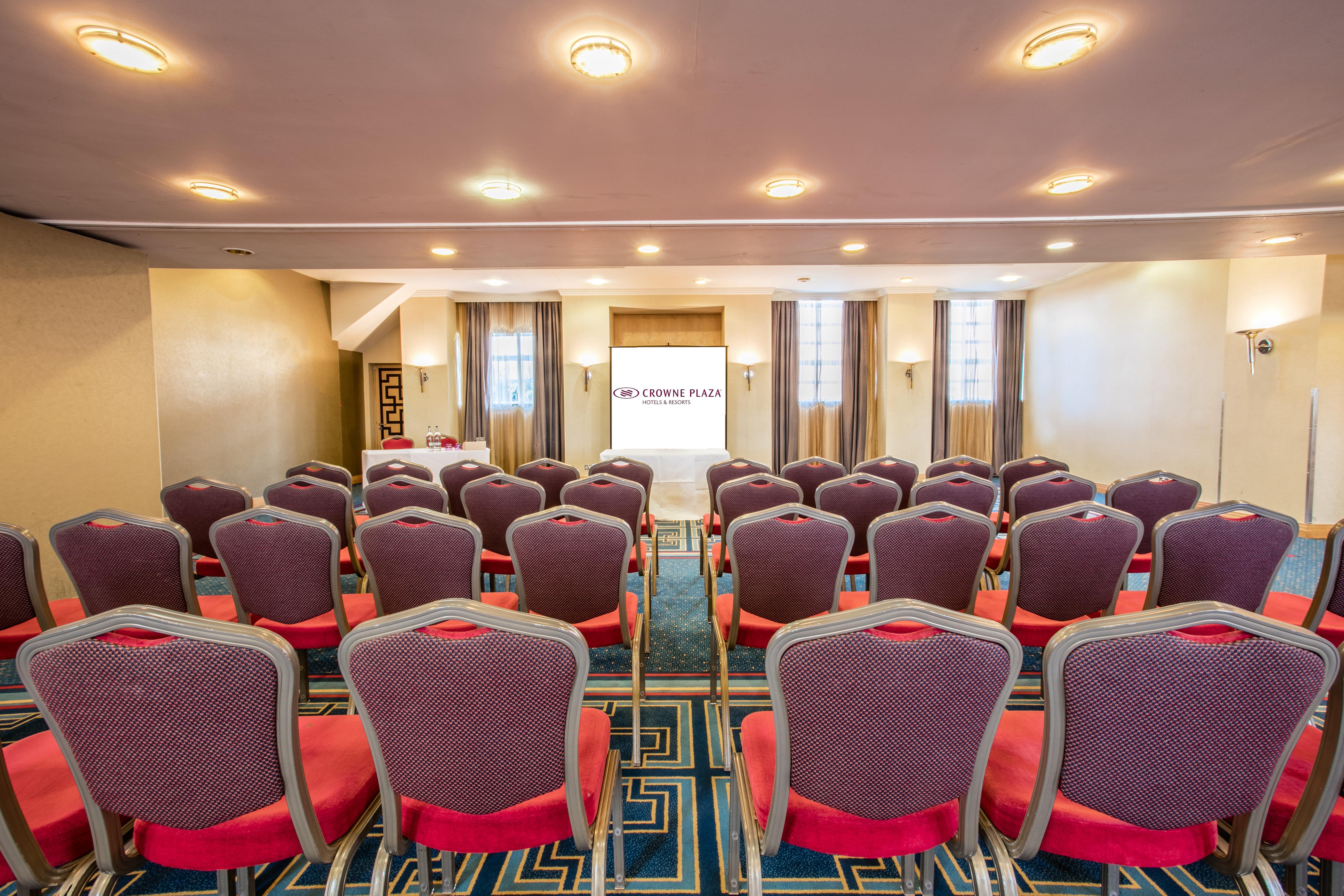 Hotel Crowne Plaza - John Lennon Airport By Ihg