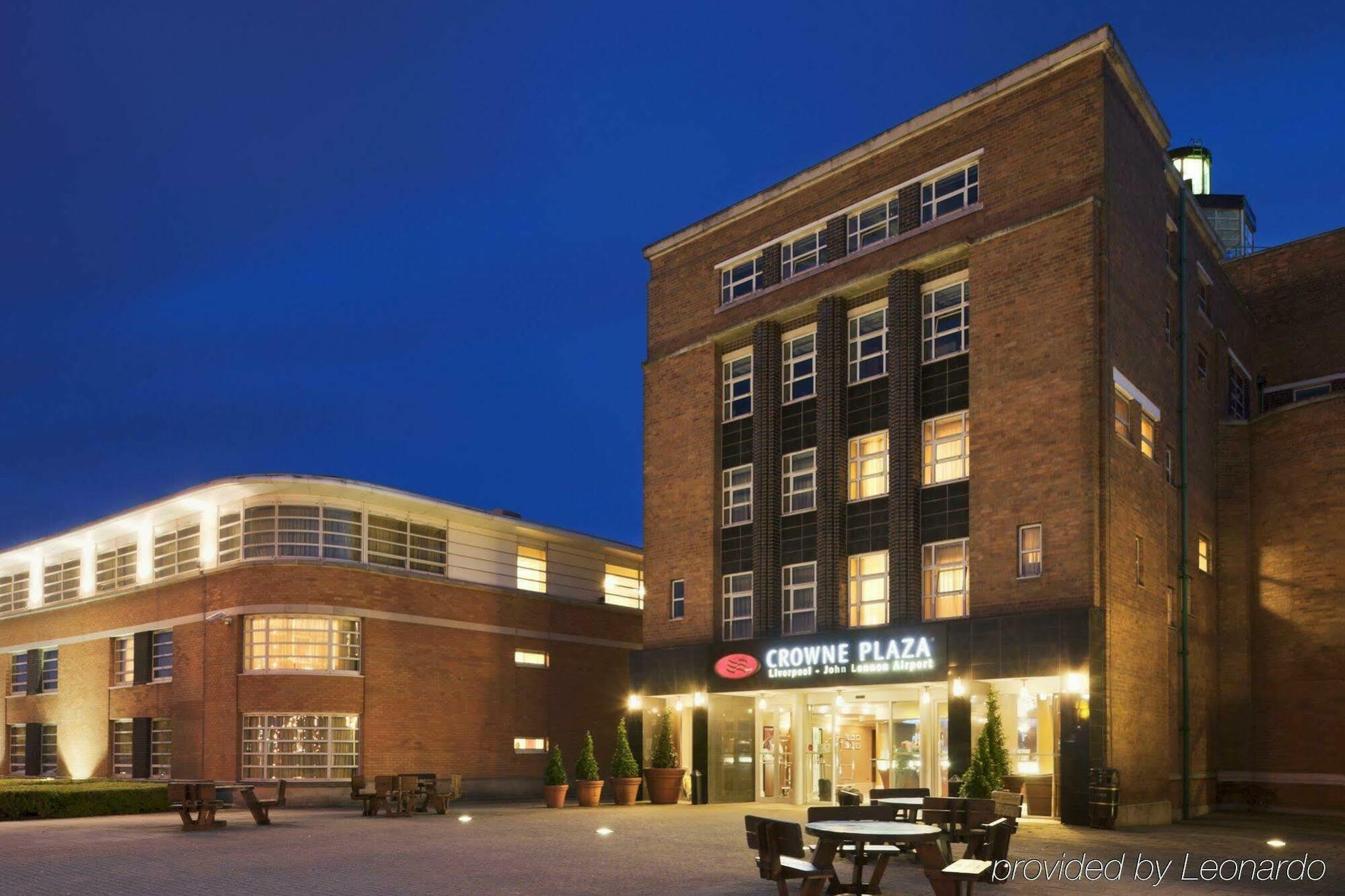 Hotel Crowne Plaza - John Lennon Airport By Ihg 4*